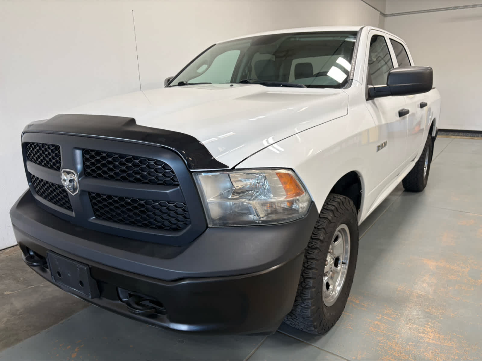 2016 RAM 1500 Express in Whi/White — front three-quarter view