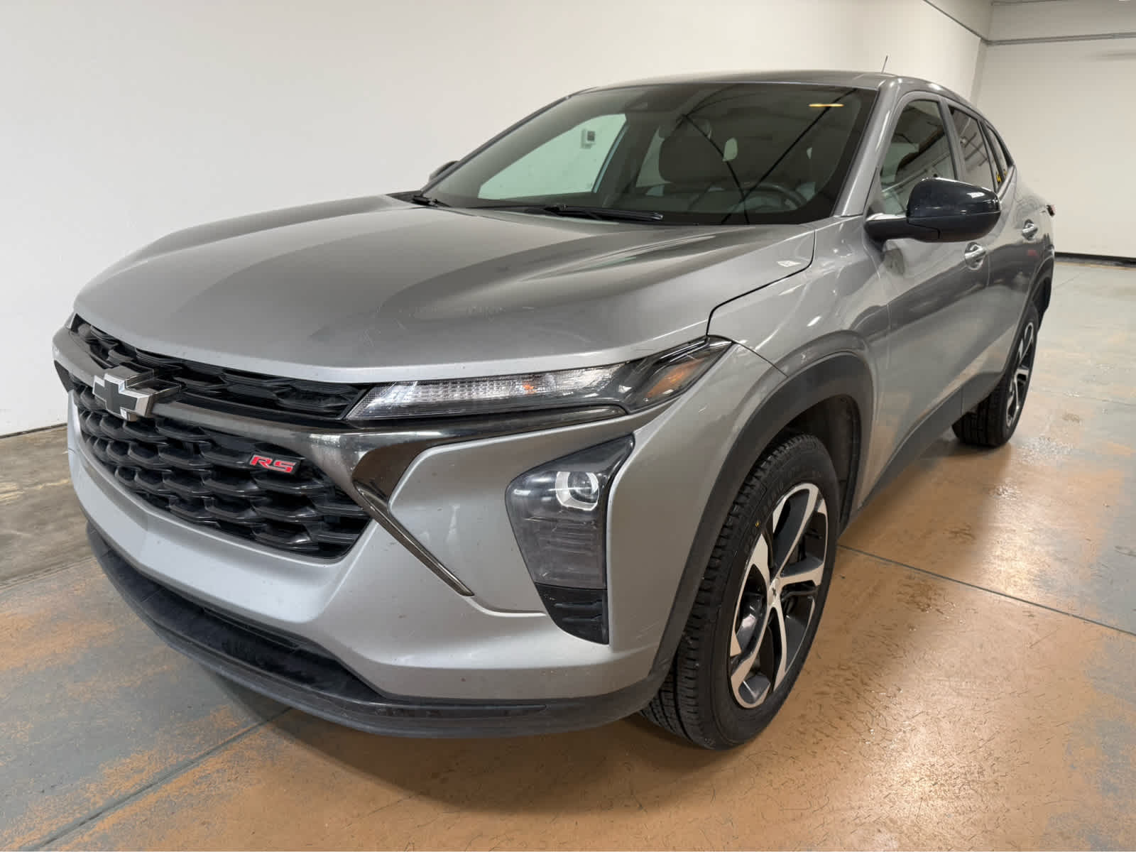 2024 Chevrolet Trax 1RS in Sterling Gray Metallic — front three-quarter view
